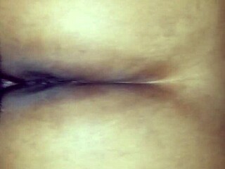 chocolate booty gettin all shook up in fun dance