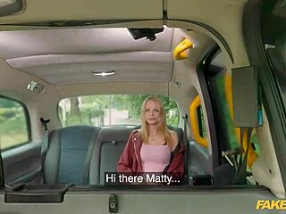 נהג מונית מזויפת דופק בתחת את חברת החבר בסגנון כלב