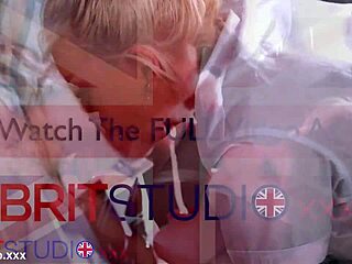 Študent deli spermo s prijateljem na zabavi 😘