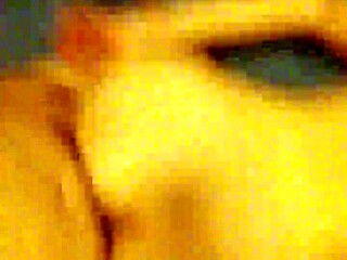 Gadis Menekuk Buat Kongkek Doggy Keras Sama Sleeve Fleshlight.