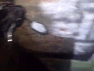 Zaustavi motor u uličici i metni mlijeko u njenu pičku odmah tamo, ti vruća kurvo?