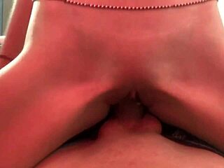 Tuve sexo duro con estudiante a cambio de pasar la materia, con orgasmos intensos y piercing en los pezones.