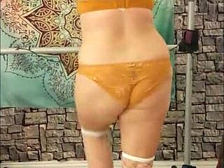 hotwife steffi shakes her booty