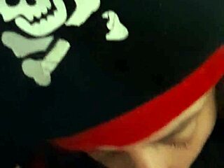 Mooie zwarte schone met enorme kont, lange nagels, chocoladehuid