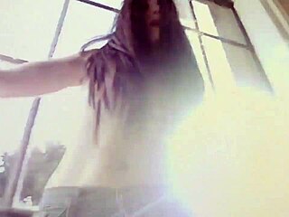 natalia oreiro dances very sexy on stage.