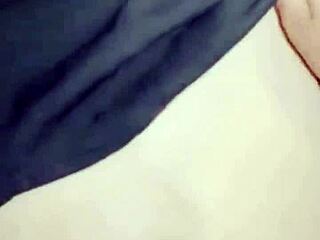 amoosinas cums on white ass in airport wc 😏