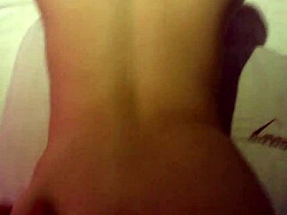 Gringa with big ass gets taken from behind in a seductive encounter