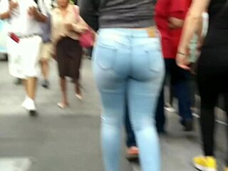 Culona Con Jeans Apretados