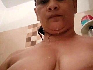 Colombian Mature Woman Masturbates