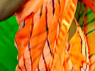 Indian Bhabhi Changes Saree Secretly.