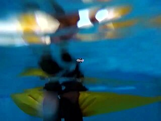 Maxine Takes Her Dildo Inside!