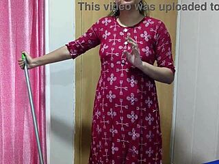 سالي ديزي هندية تستمتع بنيك قاسي من جيجا سالي جميلة تغوي جيجا بكلام وسخ هندي