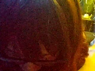 Sometida Le Gusta Tragarse La Verga Completa Junto Con Las Bolas