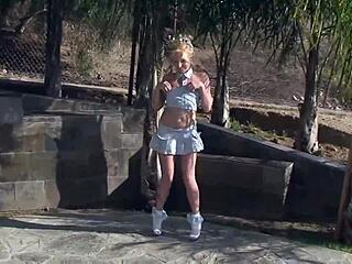 i streched that nauty blonde's tite asshole outdoors fer smokin'