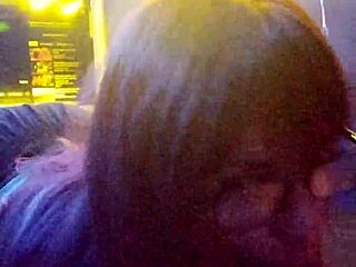 Sometida Le Gusta Tragarse La Verga Completa Junto Con Las Bolas