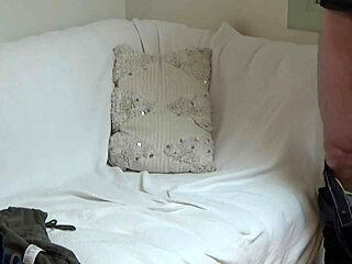 Hazel Levec kvæles og deepthroater i casting! Venstre 2!