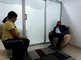 Llego a un trato con la directora del colegio de mi hijastro ayudandola con una rica cojida y quitandole las ganas de verga - porno en español