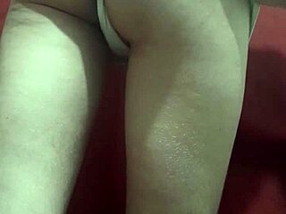 safada açucarada subtly opens her ass