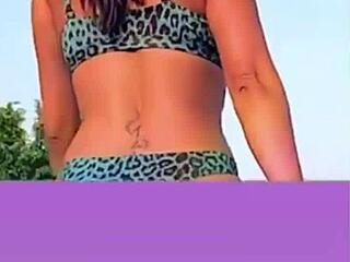 i cant stop staring at this model's beauitful ass, she's such a salope