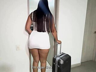 Minha vizinha tarada entra escondida no apartamento e me seduz a cavalgar seu pau grande com buceta apertada até gozar louca - Daniela Andrea e Danner Mendez