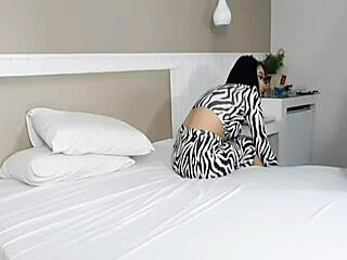 Preparation and backstage porn scene with nymph duda pimentinha!