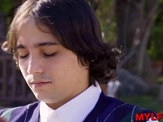 Mylfex - いい熟女は家の男たちをチンポご奉仕で甘やかす😈