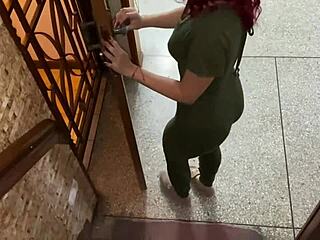 Mi Hijastra Llega Tarde De Una Fiesta Y La O Para Que Me Chupe La Polla