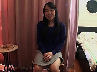 日本人女の子がチンポに騎乗！