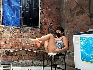 Ich filme Nachbarin beim Muschifingern – sie erwischt mich