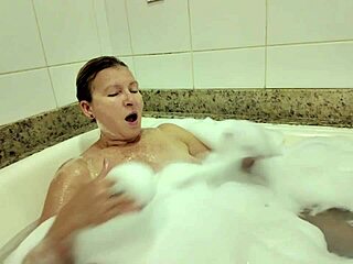 Fucking a 58-year-old woman forcefully in the foamy jacuzzi