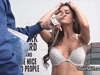 تفتيش عري خلف الكواليس يتحول لنيك عنيف لربه بيت