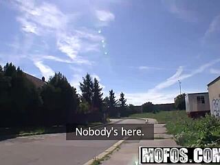 Where did you spot the gym pickup with Isabella Christyn?