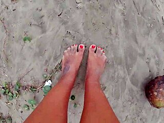 Walking barefoot on streets and beach, getting feet dirty 😍 - foot fetish