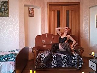 redhead cherry overrknees boot play