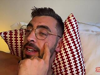 Sally et Jade, salopes canons en manque de trio intense gros nichons et culs.