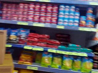 Ajudei Essa Garota Com A Compra Em Troca Fodi Seu Cuzinho Apertado