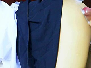 สาวไทยเชิญรุ่นพี่มาเย็ดในห้องโรงแรม