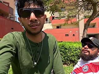 أول طيز كبيرة: مدرب قزم يخلي المرأة اليائسة تهز طيزها