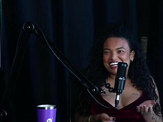 Come�ou Com Ensaios Sensuais Tem Vontade De Fazer Com Transsexual Gostou Da Invers�o Achou Legal Transar Na Rua E Sobre Pegar Mulher - Ga�cha Yasmin Sheer Red