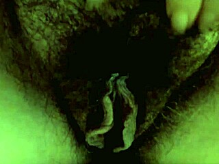 tua madre opens hairy pussy and pees in slow motion.