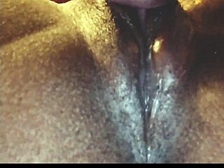 عشاق سمر يلحسون كس داخل الكيلوت للقذف