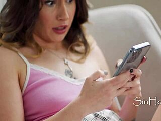 18yo rich virgin girl calls a locksmith to unlock her chastity belt