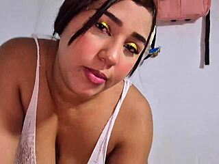 내 아내 큰 자연 가슴이랑 밤 보낼래?