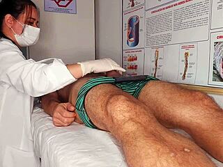 tive uma ereção na frente da enfermeira latina com bunda grande