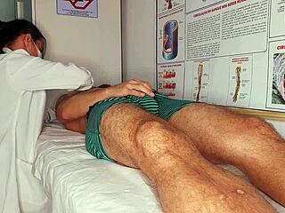 tive uma ereção na frente da enfermeira latina com bunda grande