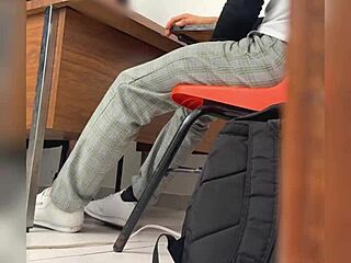 Una Maestra Y Su Alumno En El Salón De Clases Lo Manda A Llamar Al Salón Y Los Graban Detrás De La Puerta Maestra Mexicana Madura Sexo Público Video Casero