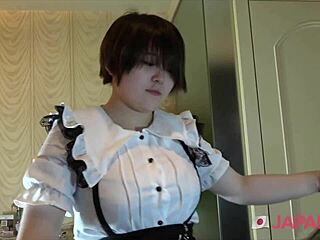 ショートヘアの日本人ティーン18+が激しいオーガズムと中出しを追い求める