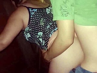 dos ángulos una fosa vestido corto y sexo parado