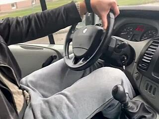 Неожиданный секс в лесу с водителем автобуса, трах мокрой пизды