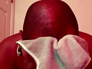 cleaning stretching and massaging my face while listening to remixes of they go both wayz